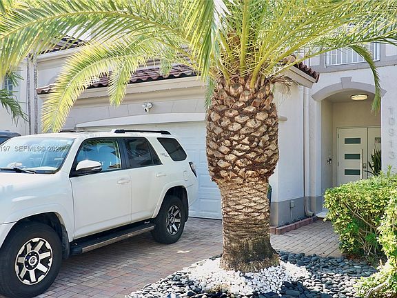 5th image of 10913 NW 67th St