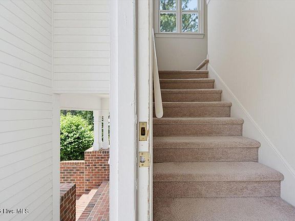 4th image of 56 N Knoll Road #56