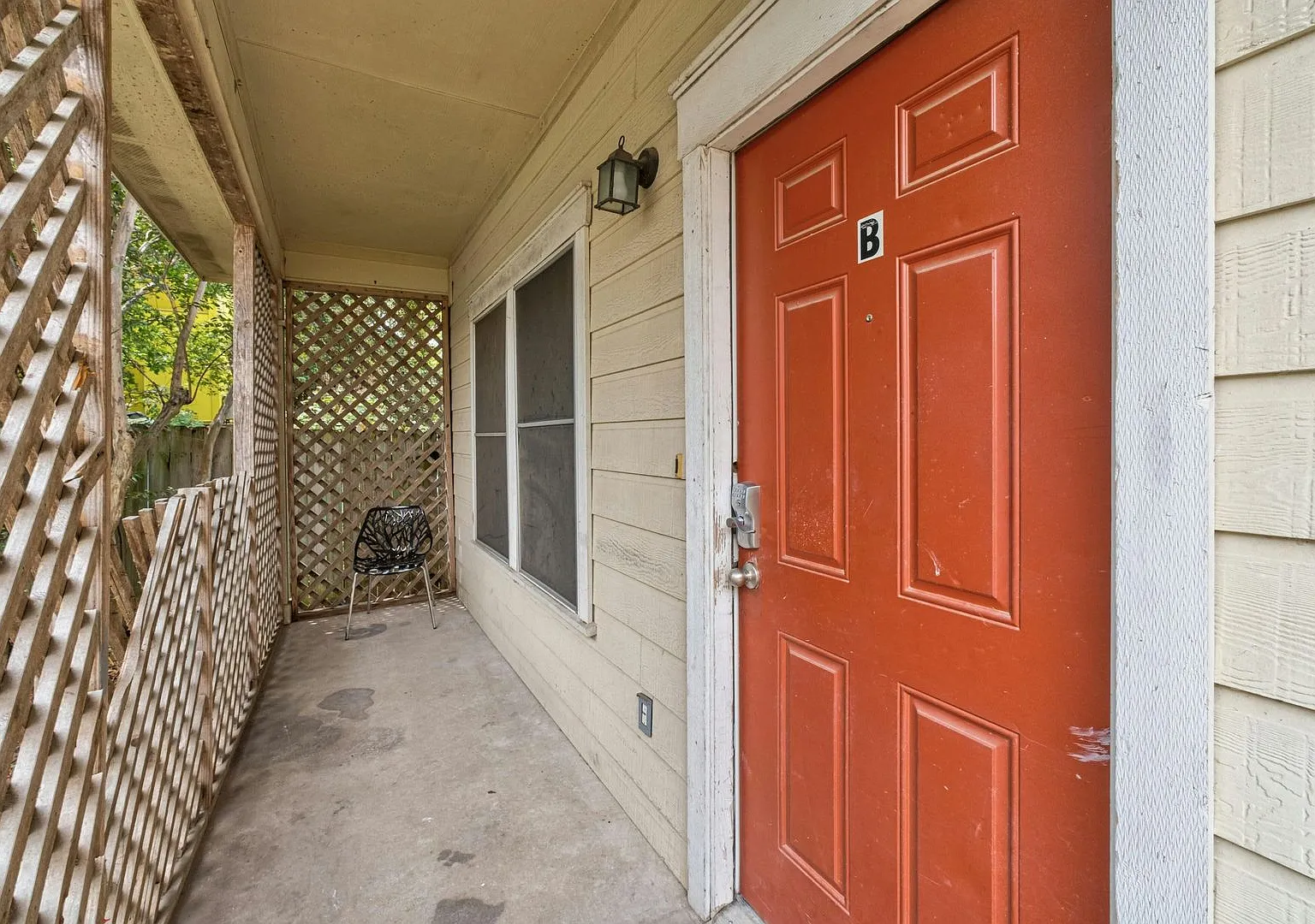 2917 E 16th St #B - Free standing House with fenced back yard in great location! — Photo 3