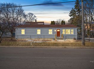 100 N Loucks St, Aurora, IL 60505