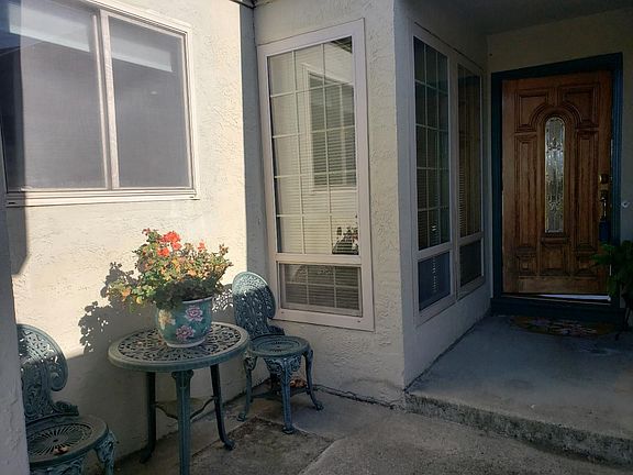2nd image of 851 Crane Ave