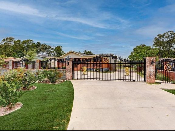 2nd image of 16381 Hunters Green Dr