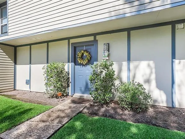 350 Atalin St APT 6A, Mandeville, LA 70448