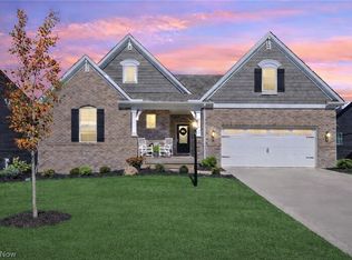 3183 Blossom Trail Dr, Brunswick, OH 44212