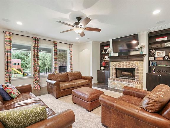 4th image of 249 Williamsburg Ln