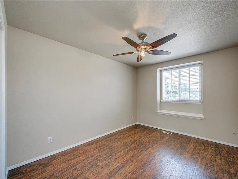 1802 N Heath Ave — Photo 15
