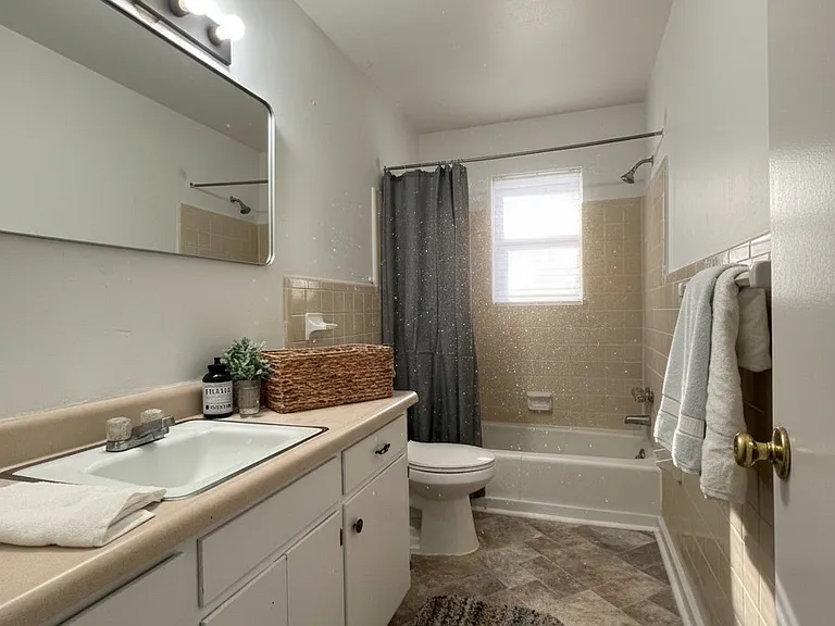 1901 Vesta Ave #7 — Photo 6