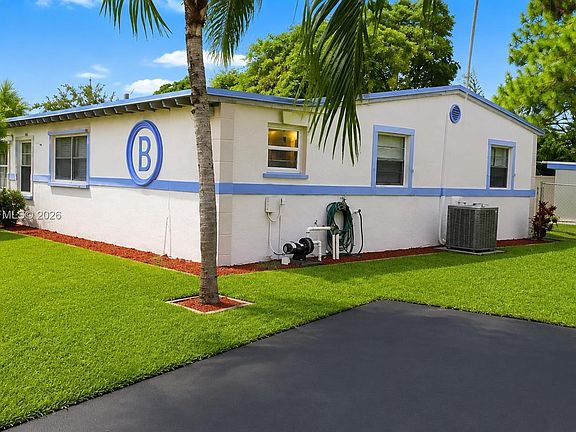 3rd image of 247 SW 21st Way