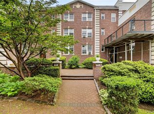 824 Palmer Rd APT 1F, Bronxville, NY 10708