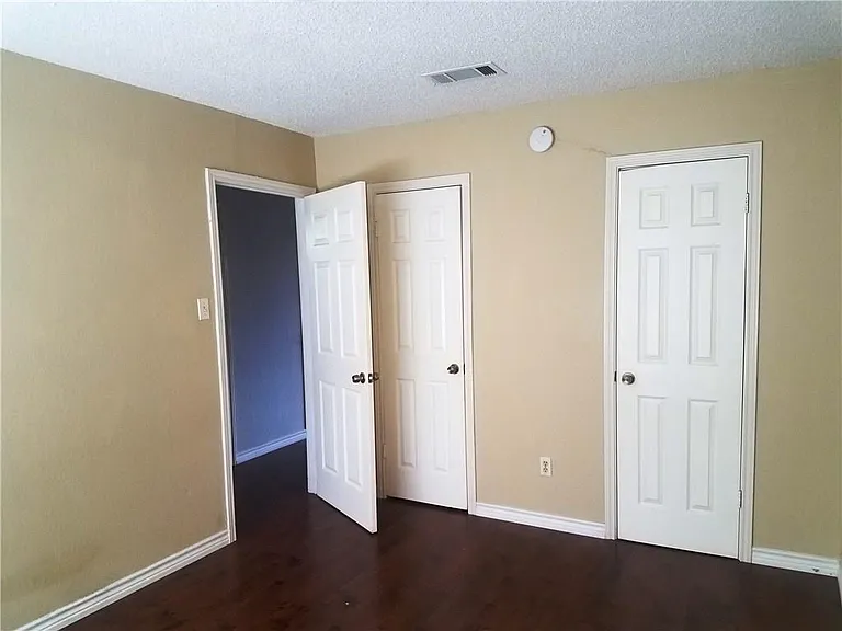 2425 Inverness Dr — Photo 10