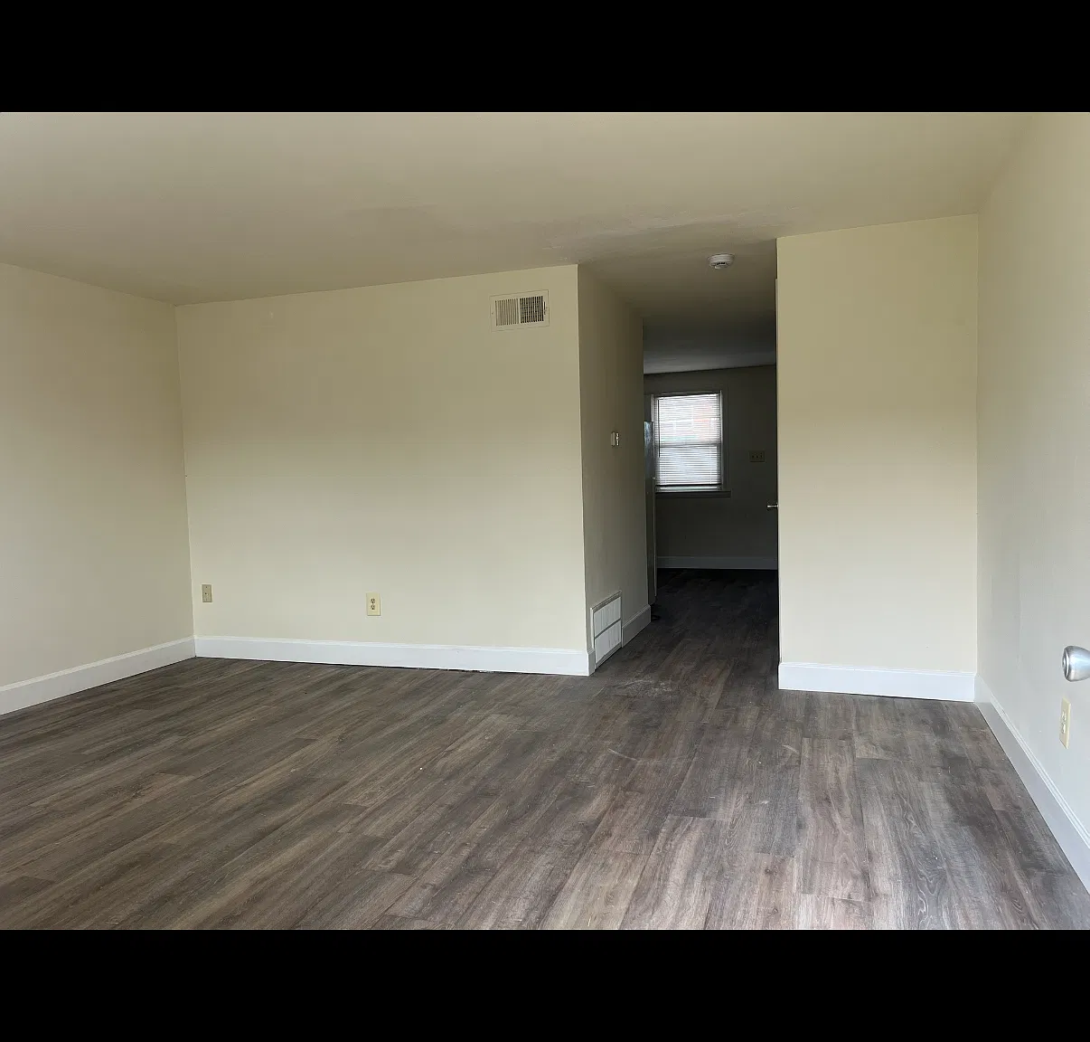 3 bed, 1024 sqft, $2,500 — Photo 4