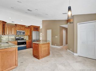 1011 NW 93rd Ter, Plantation, FL 33322