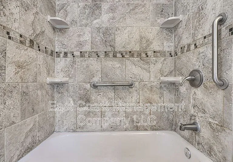 1220 W Pratt St — Photo 13