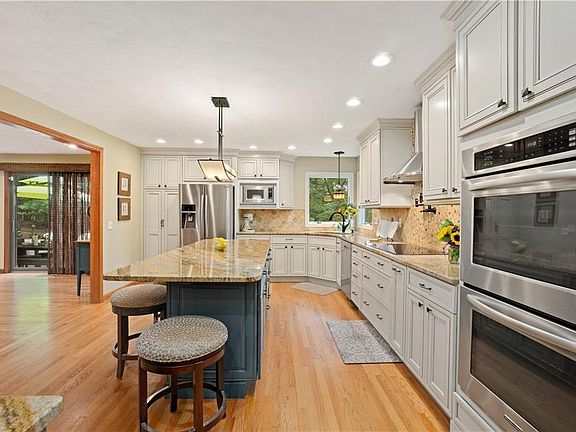 4th image of 1 Pine Ln