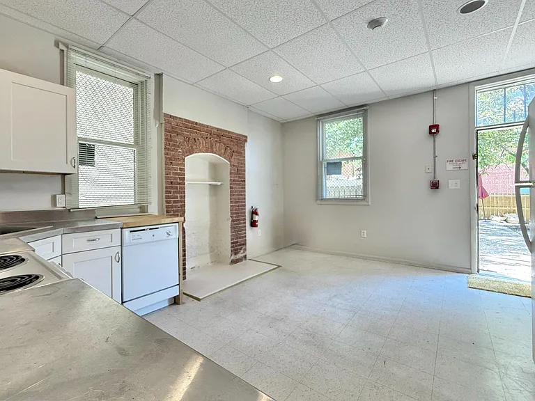 1502 W Mount Royal Ave #1 — Photo 20