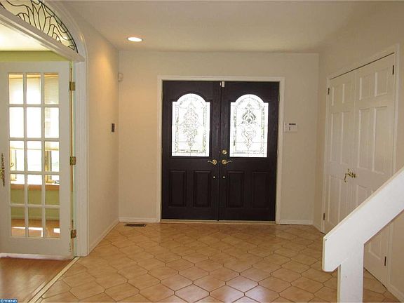 5th image of 145 Cypress Ave