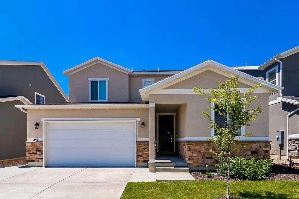 4 bed, 3.0 bath, 2030 sqft, $2,570 — Photo 1