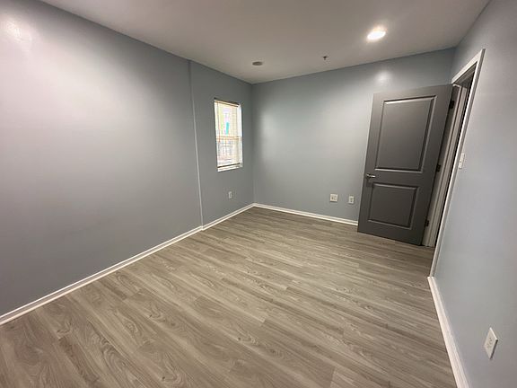3rd image of 811 N Franklin St APT 101