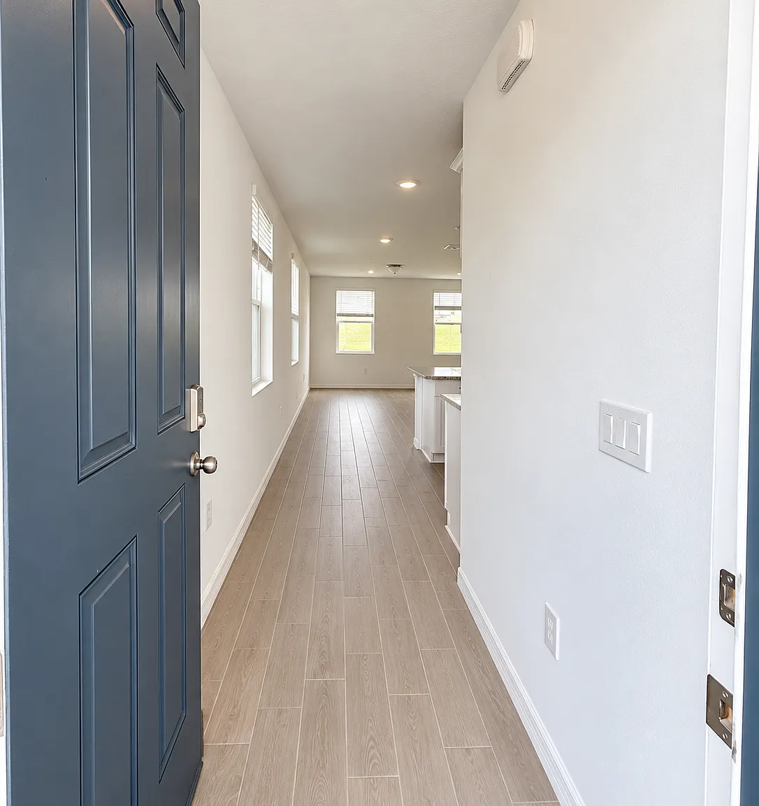 3 bed, 2.5 bath, 2081 sqft, $2,450 — Photo 4