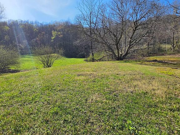 3rd image of 917 Country Rd