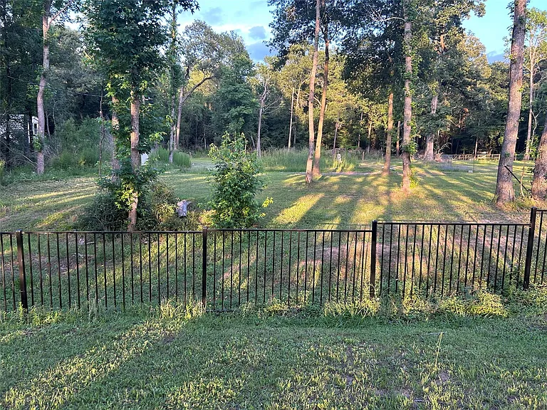 13881 Park Ave — Photo 3