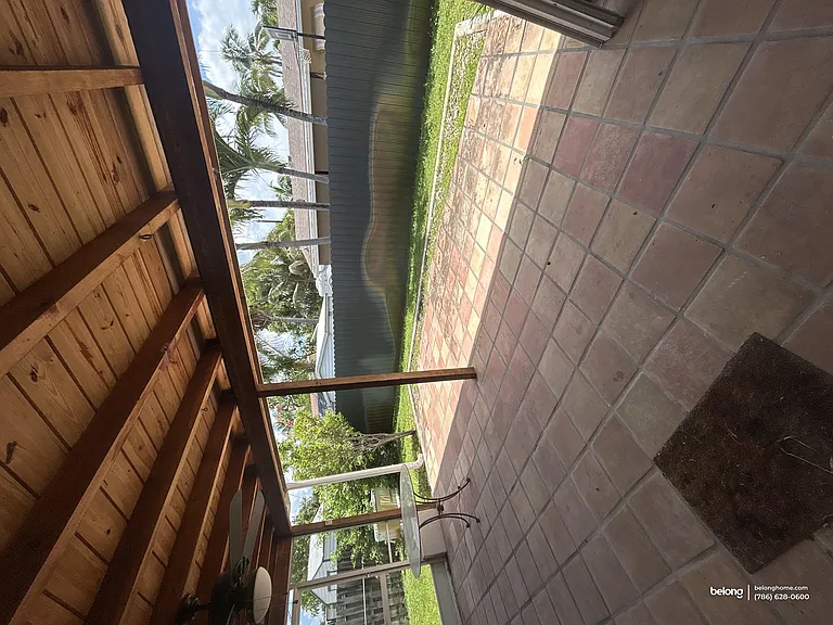 3050 NE 9th Ter #SINGLE FAMILY — Photo 9