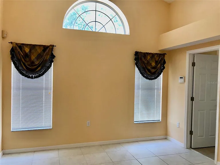 124 Easton Cir — Photo 15
