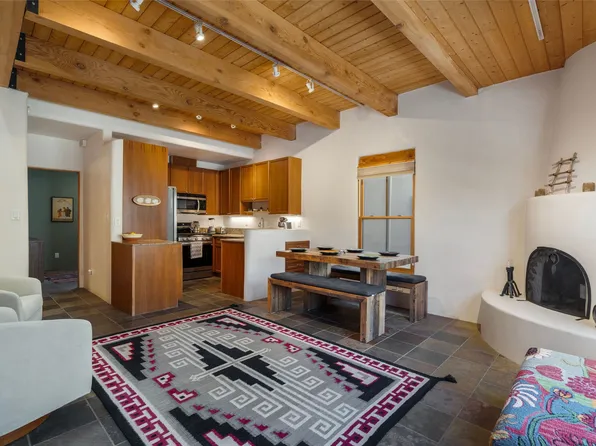 655 Bishops Lodge Rd APT B, Santa Fe, NM 87501