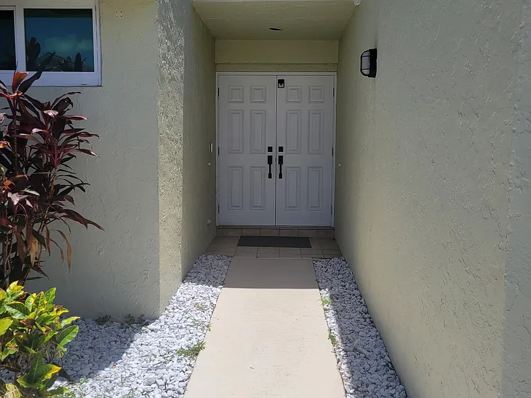 Compton Way — Photo 8