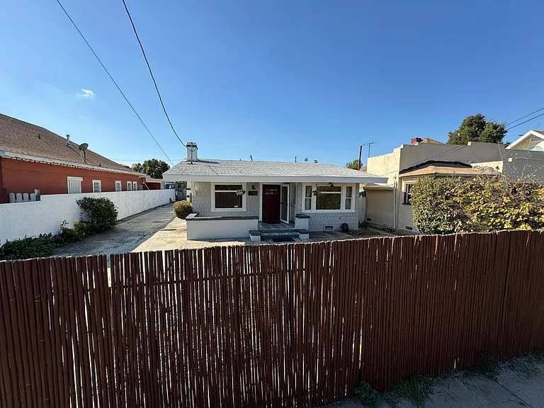 1183 N Normandie Ave — Photo 3