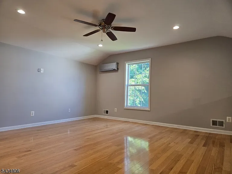 313 Winthrop Dr — Photo 14