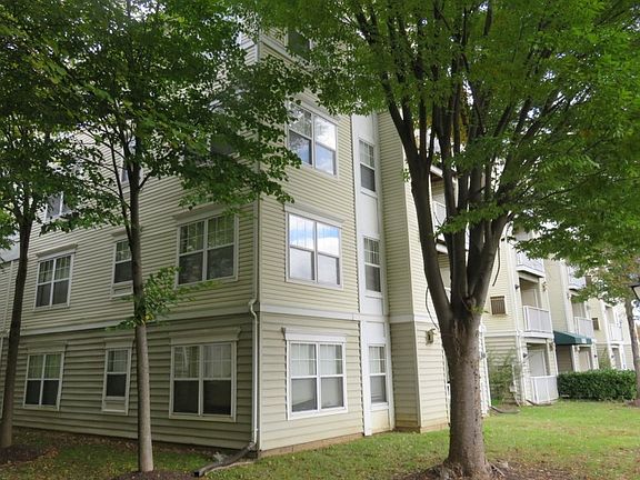 2nd image of 13900 Farnsworth Ln #4