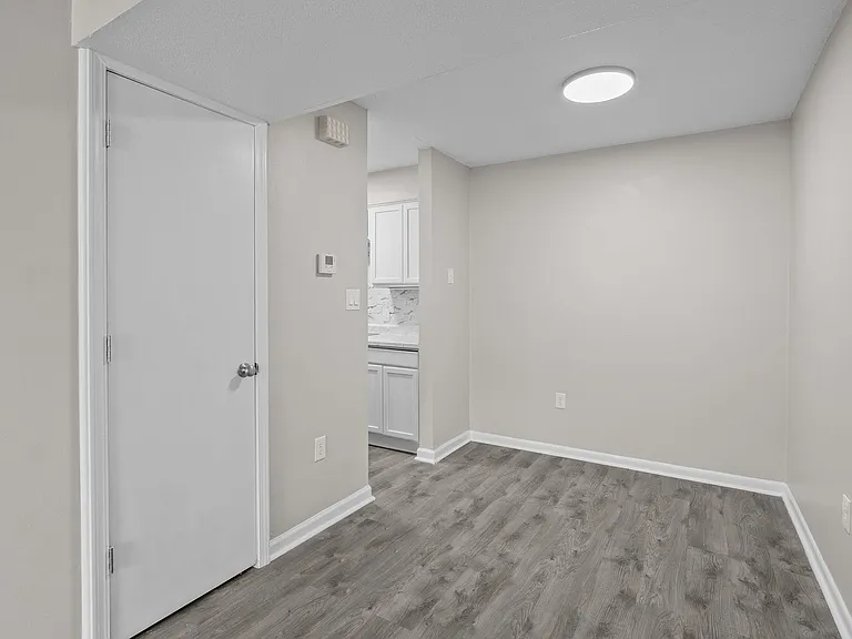 Cedarwood Apartments — Photo 10