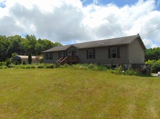 100 Meadow Ln, Greentown, PA 18426