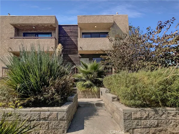 14735 Victory Blvd, Van Nuys, CA 91411