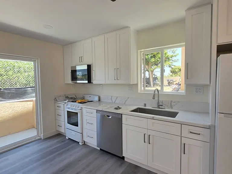 6328 Cleo St — Photo 3