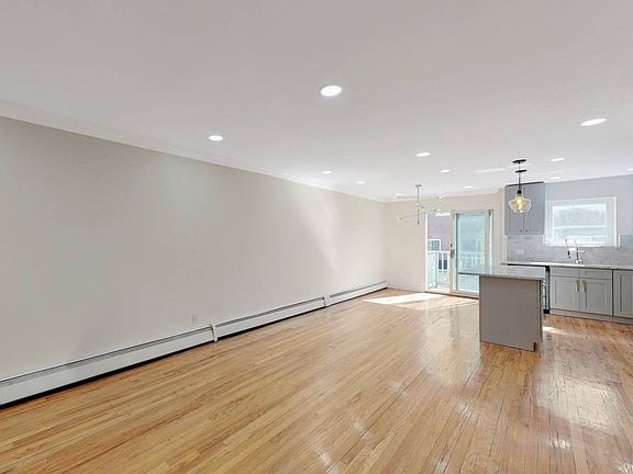 4th image of 1030 Throggmorton Ave #2