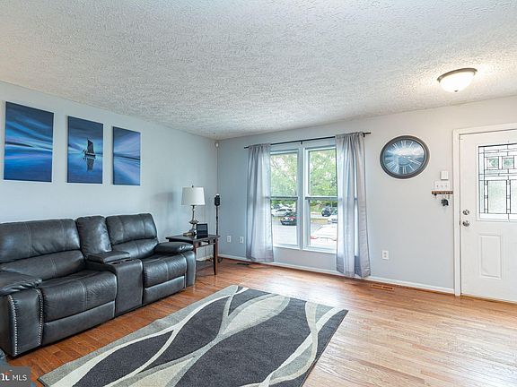3rd image of 839 Dora Pl