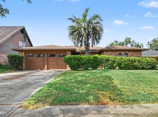 807 Voyager Dr, Houston, TX 77062