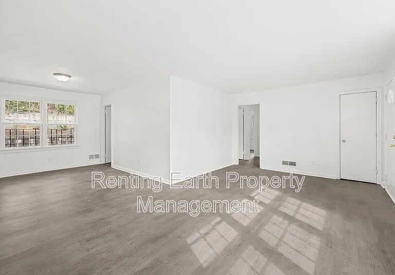 805 Vanderbilt St — Photo 7
