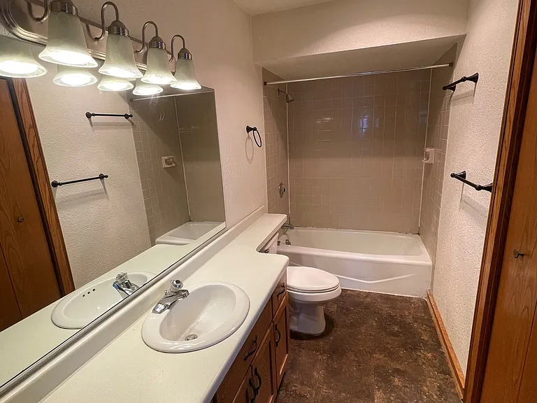 207 E Irving Ave #202 — Photo 14