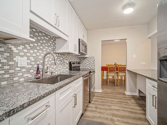 5th image of 1019 Boxwood Dr #303