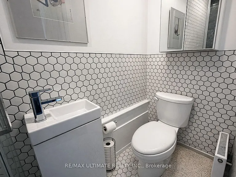432 Saint Clarens Ave #301 — Photo 11