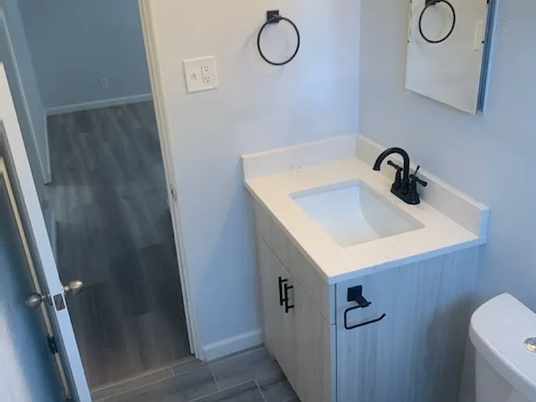 Beautifully Renovated 2 bedroom in Aurora- Near Stanley Marketplace! — Photo 9