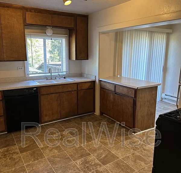 4550 Rogue River Hwy #10 — Photo 9