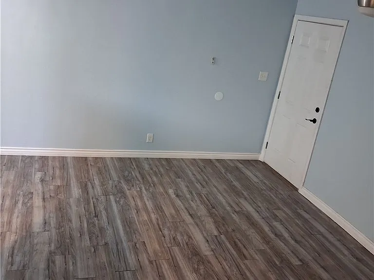 510 McKellar Cir #1 — Photo 8