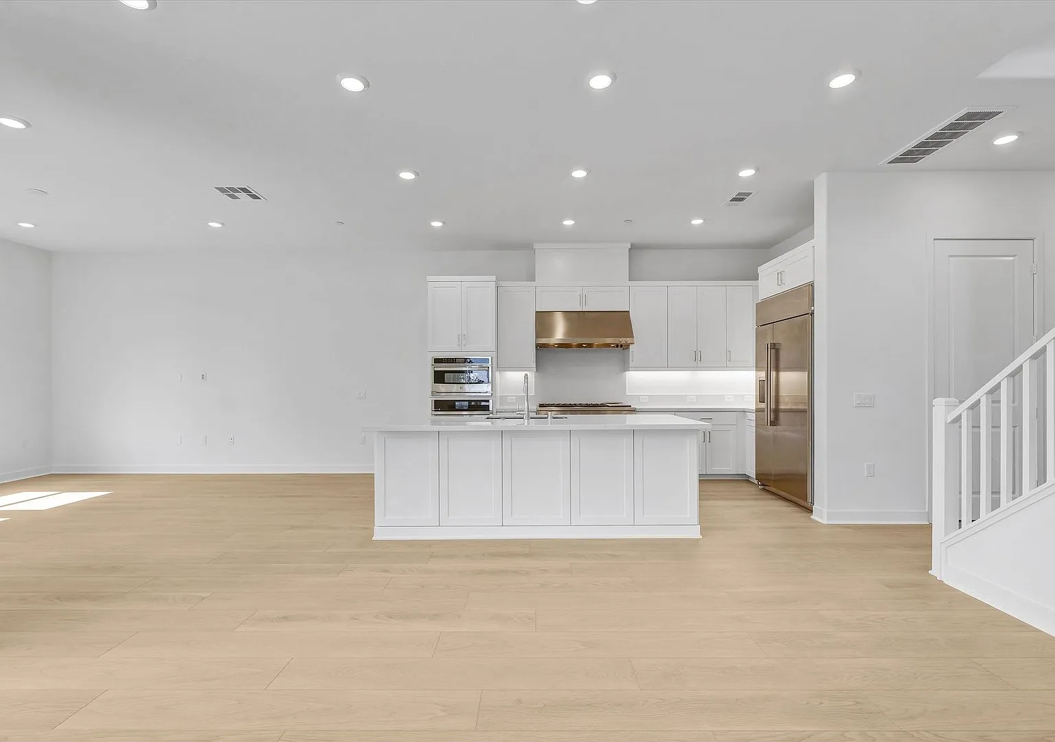 Modern Gated Townhome in Montebello 4BD/4BA, Built 2024 — Photo 4