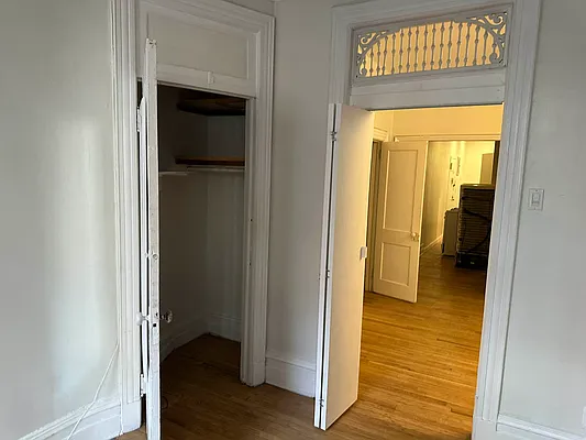 Rented by Eric Goodman Realty Corp | media 8