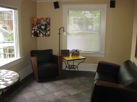 Kitchen sitting area
