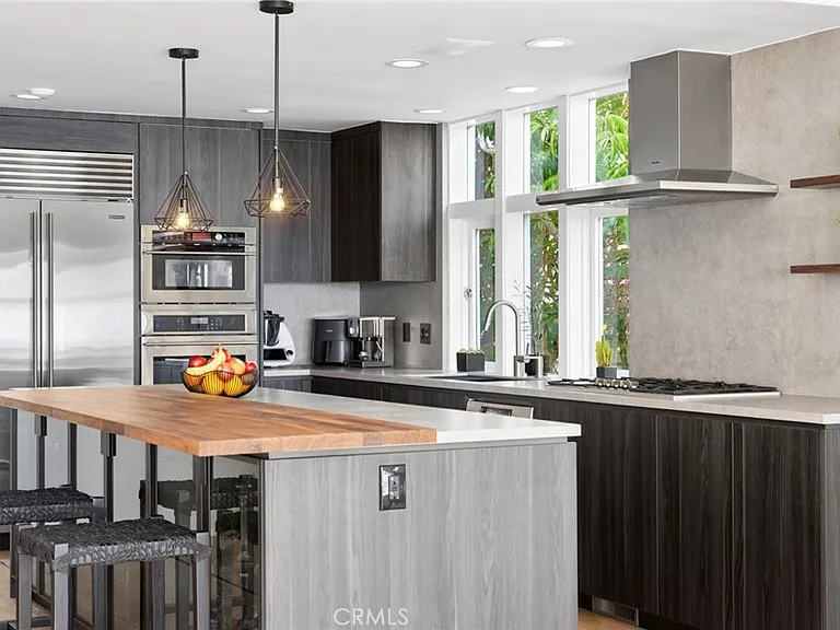 1061 Skyline Dr — Photo 12